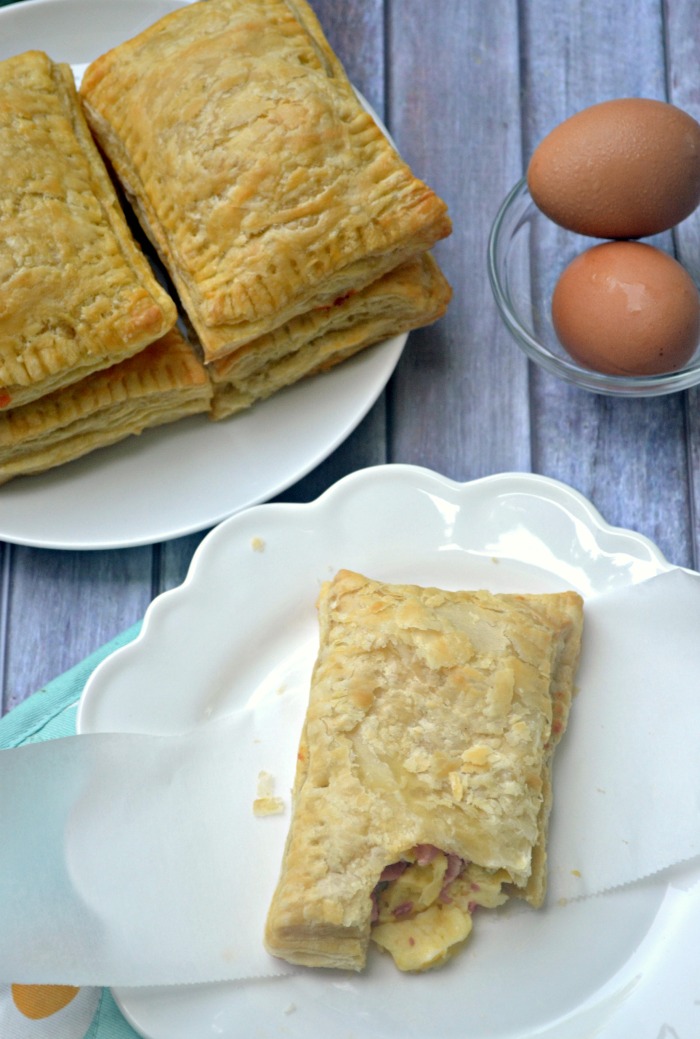 Simple Scrambled Eggs and Puff Pastry Bundles Recipe - Gitta's Kitchen