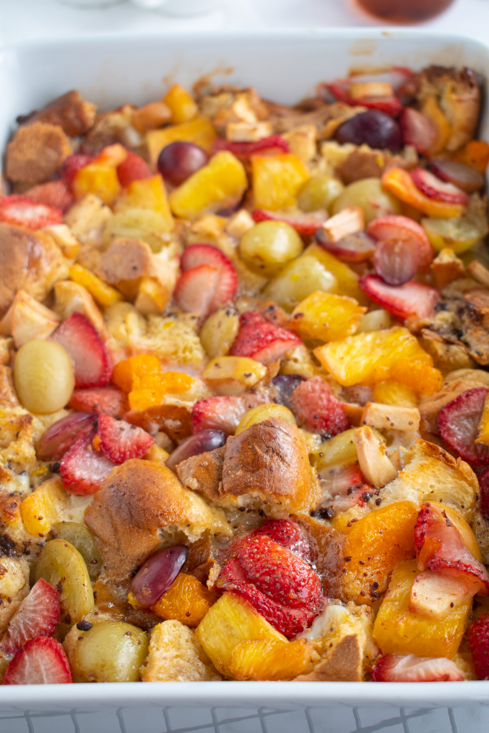 Gilles Sacksick、casserole et fruits Fruit Salad French Toast Bake - Make the Best of Everything